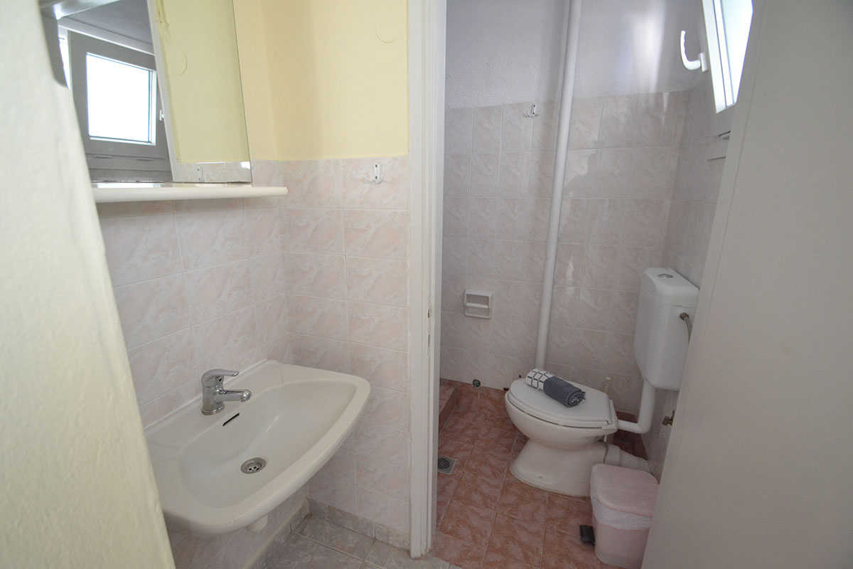 Standard Side view apartment bathroom